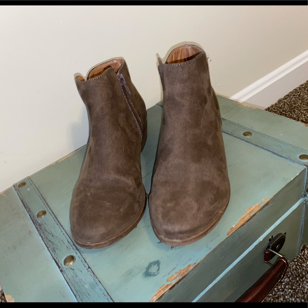 Groovy brown bootie! - Picture 2 of 3